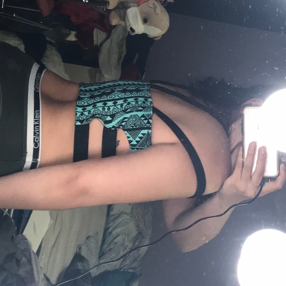 Blue Aztec crop top - Picture 2 of 4